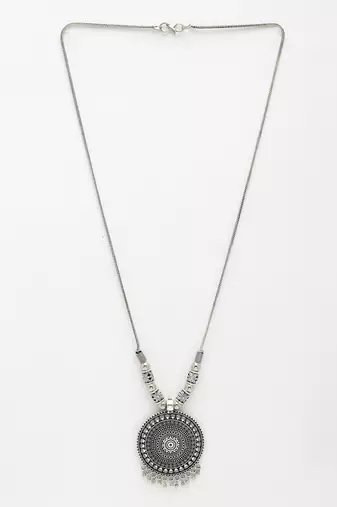 Women silver-toned circular shape pendant with chain