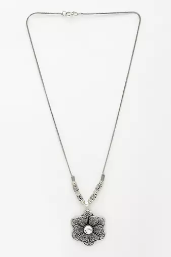 Women silver-toned floral shape pendant with chain
