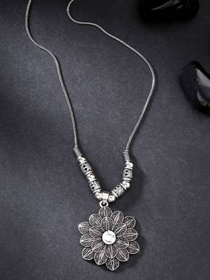 Women silver-toned floral shape pendant with chain 1