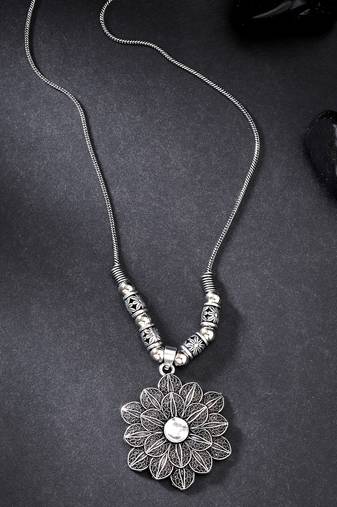 Women silver-toned floral shape pendant with chain