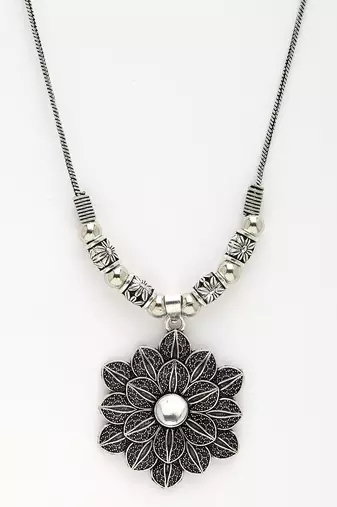 Women silver-toned floral shape pendant with chain