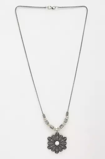 Women silver-toned floral shape pendant with chain