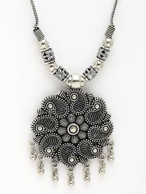 Women silver-toned floral shape pendant with chain 2