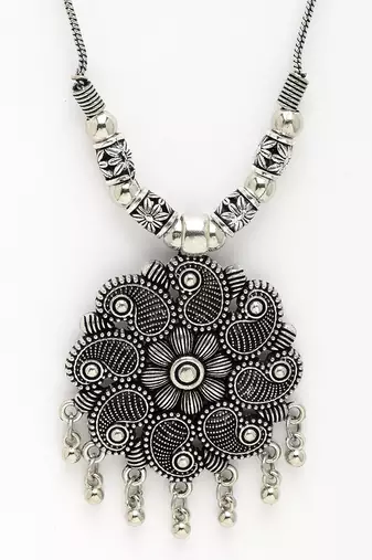 Women silver-toned floral shape pendant with chain