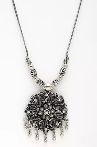 Women silver-toned floral shape pendant with chain