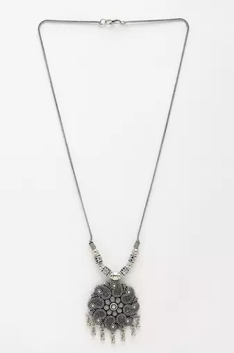 Women silver-toned floral shape pendant with chain