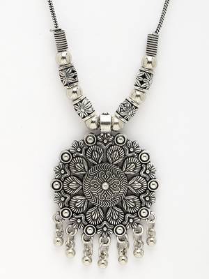 Women silver-toned floral shape pendant with chain 2