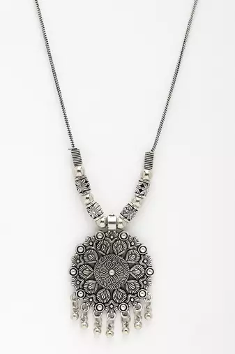 Women silver-toned floral shape pendant with chain
