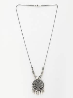Women silver-toned floral shape pendant with chain 4