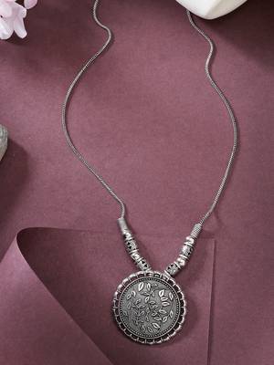 Women silver-toned circular shape pendant with chain 1