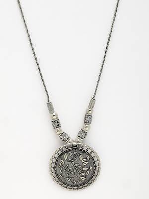 Women silver-toned circular shape pendant with chain 3