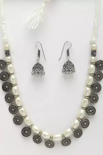 Women white silver-plated choke oxidized necklace with jhumka earrings