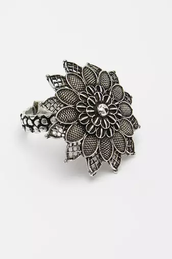 Women silver-toned floral shape adjustable finger ring