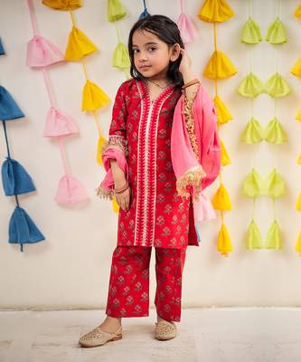 Red block printed kurta with pant and dupatta. 2