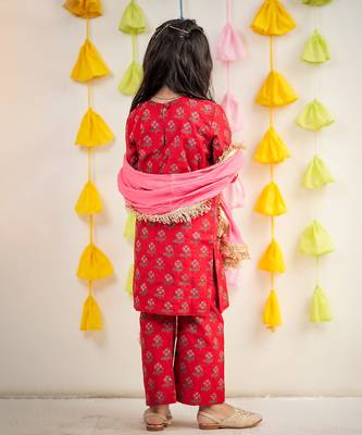 Red block printed kurta with pant and dupatta. 5