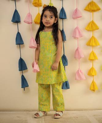 Lemon yellow block printed kurta set with pants. 3