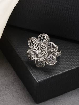 Women silver-toned floral shape adjustable finger ring 1