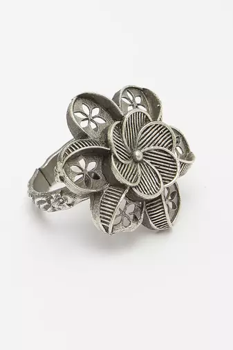 Women silver-toned floral shape adjustable finger ring