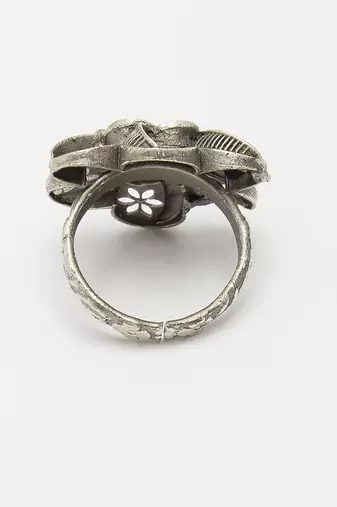 Women silver-toned floral shape adjustable finger ring