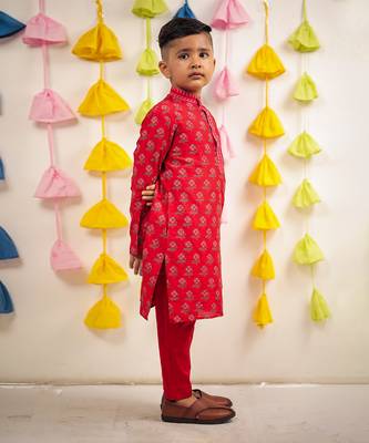 Red block printed kurta set. 2