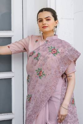 Pink  Colour Chiffon Saree With Beautiful Cut Work And Embroidery Flower Work 6