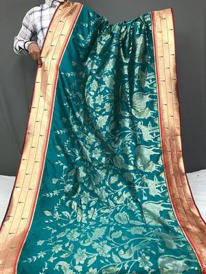 Soft Paithani silk blend Saree With Rich Weaved Paithani Pallu 4