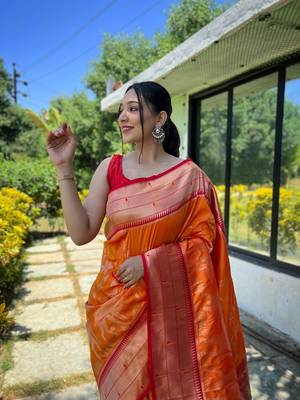 Soft Paithani silk blend Saree With Rich Weaved Paithani Pallu 3