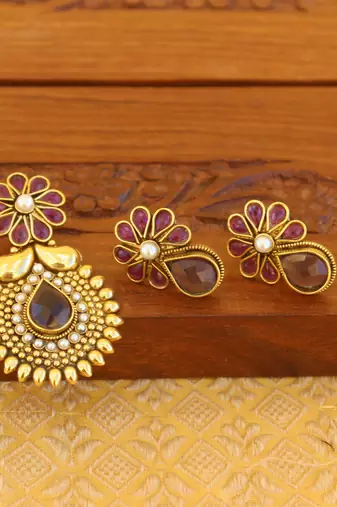 Designere gold plated kempu pendant set