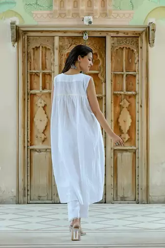 Nishigandha - white sleeveless cotton kurta coord set