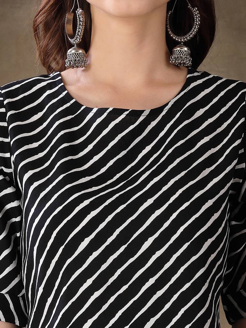 Women's Lehariya Printed Cotton Straight Kurta Pant Set