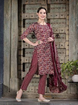 Women's Floral Printed Cotton Blend Straight Kurta Pant Dupatta Set 3
