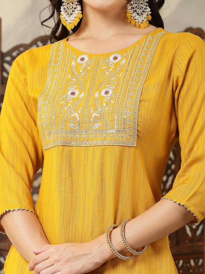 Women's Solid & Embroidered Cotton Blend Straight Kurta