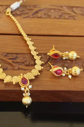 Designer gold plated kempu necklace set