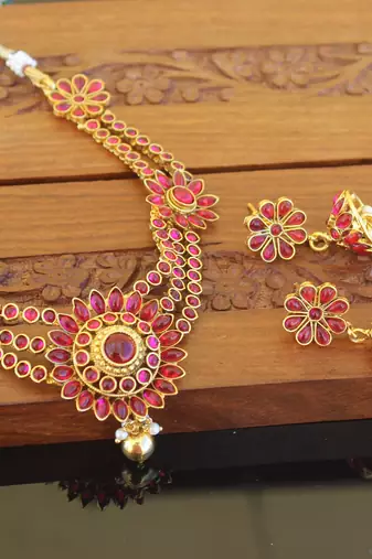 Designer gold plated kempu layer necklace set