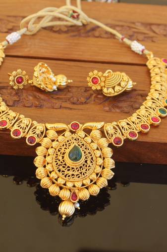 Designer gold plated kempu necklace set