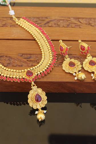 Designer gold plated kempu necklace set
