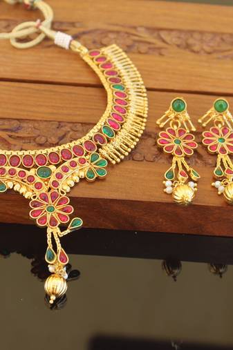 Designer gold plated kempu necklace set