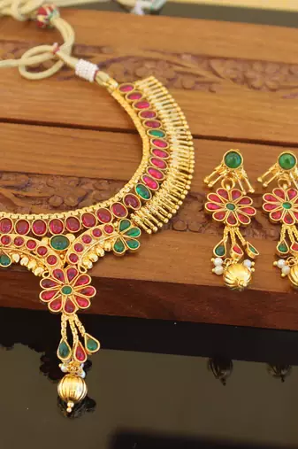 Designer gold plated kempu necklace set