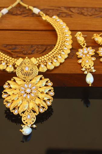 Designer gold plated pearl necklace set