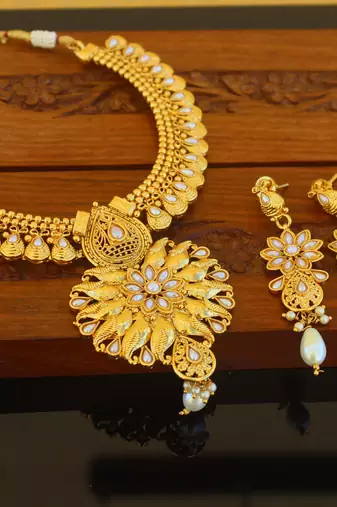 Designer gold plated pearl necklace set