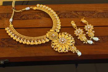 Designer gold plated pearl necklace set 3