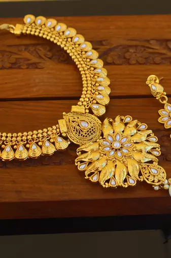 Designer gold plated pearl necklace set