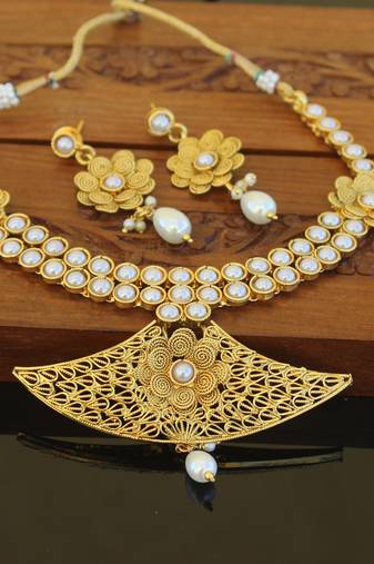 Designer gold plated pearl necklace set