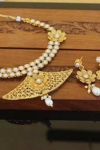 Designer gold plated pearl necklace set