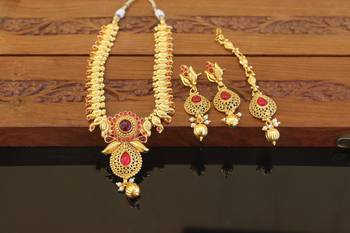 Designer gold plated kempu peacock necklace set 1