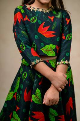 Hand embroidered flared lehenga 5