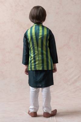 Bottle green tanchoi silk nehru jacket with chanderi kurta and pajama 2