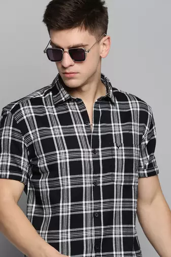 Showoff men's short sleeves checked black shirt