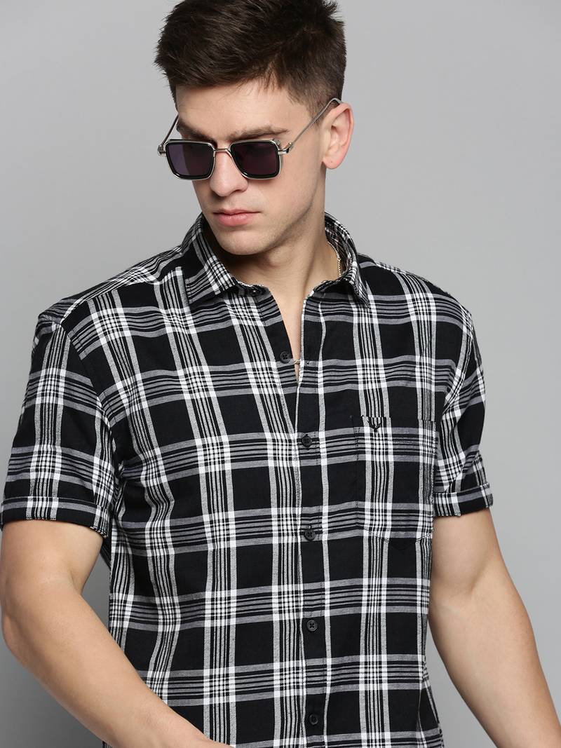 Showoff men's short sleeves checked black shirt