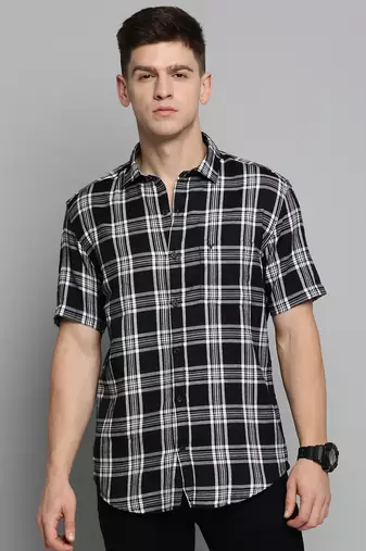 Showoff men's short sleeves checked black shirt